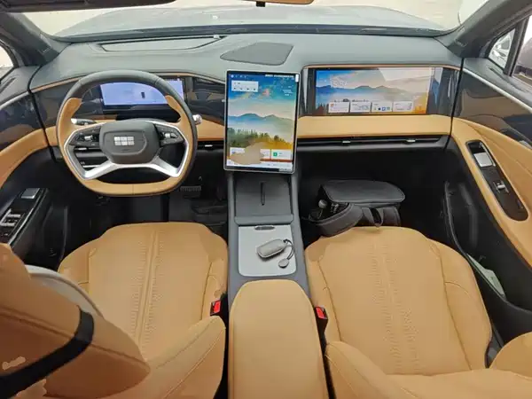Geely Galaxy L7 2024