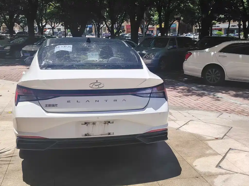Hyundai Elantra 2022