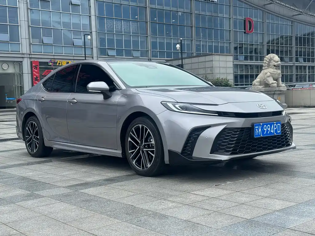 Toyota Camry 2025 — фото 3