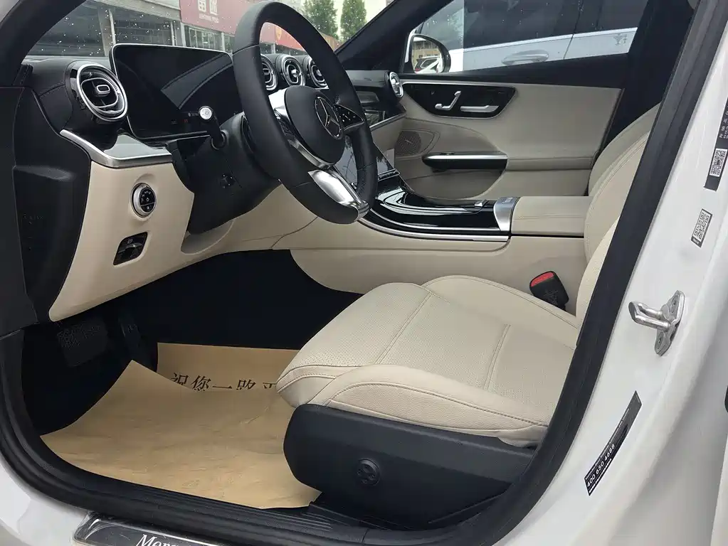 Mercedes-Benz C-Class 2023 — фото 3