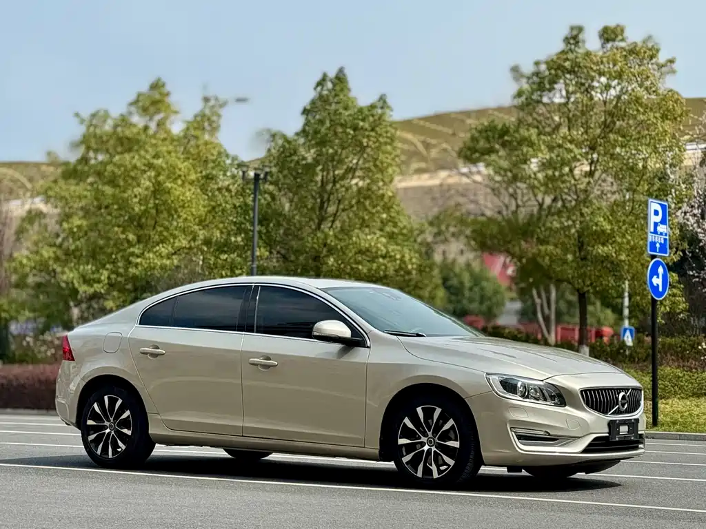 Volvo S60 2018 — фото 3