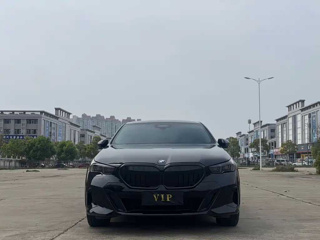 BMW 5 Series 2025 — фото 2