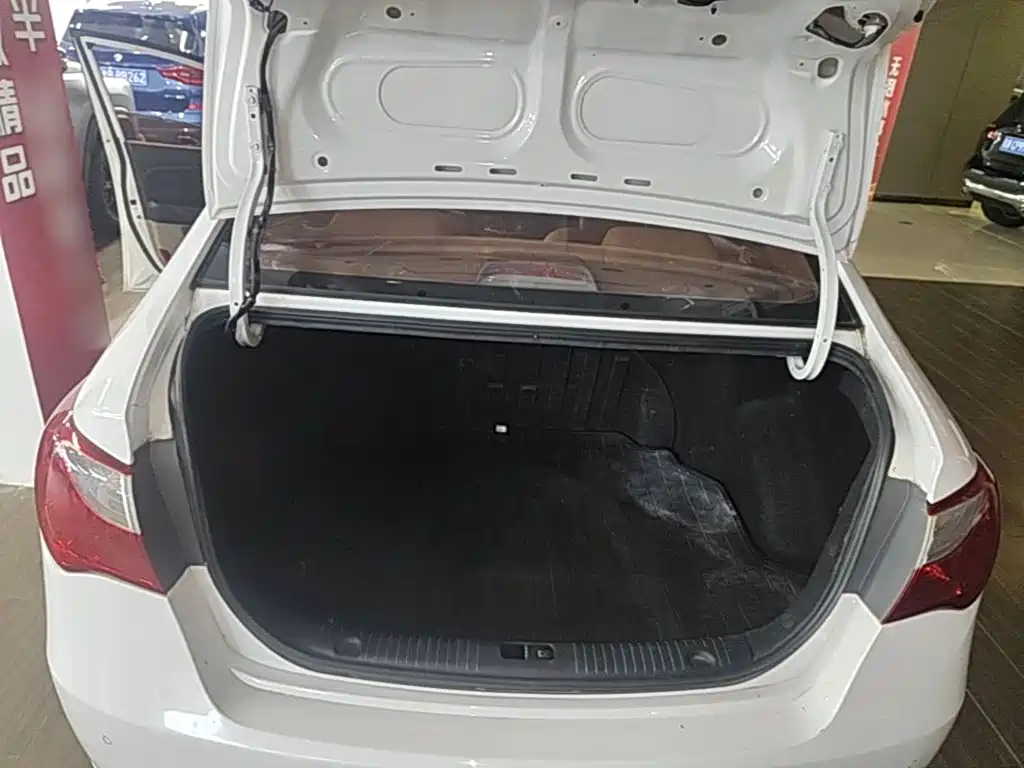 Hyundai Elantra 2014 — фото 19