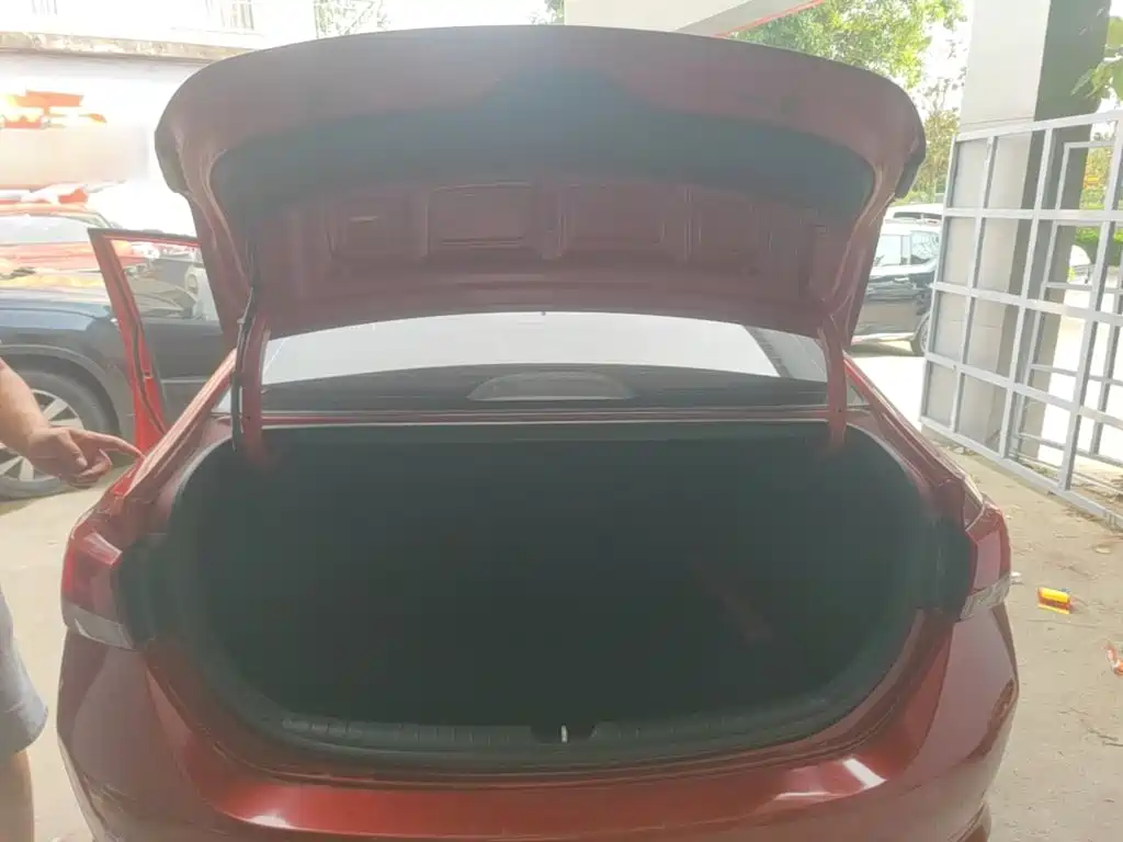 Hyundai Verna 2017 — фото 19