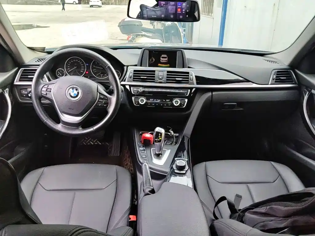 BMW 3 Series 2017 — фото 10