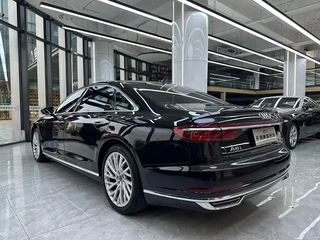 Audi A8 2021 — фото 21