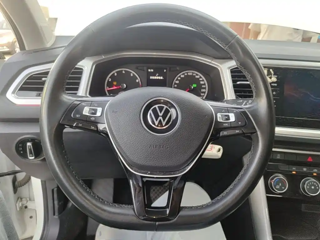 Volkswagen T-Roc 2021 — фото 11