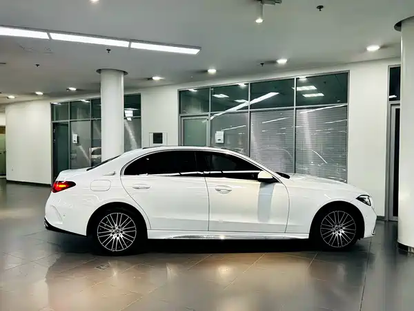 Mercedes-Benz C-Class 2024