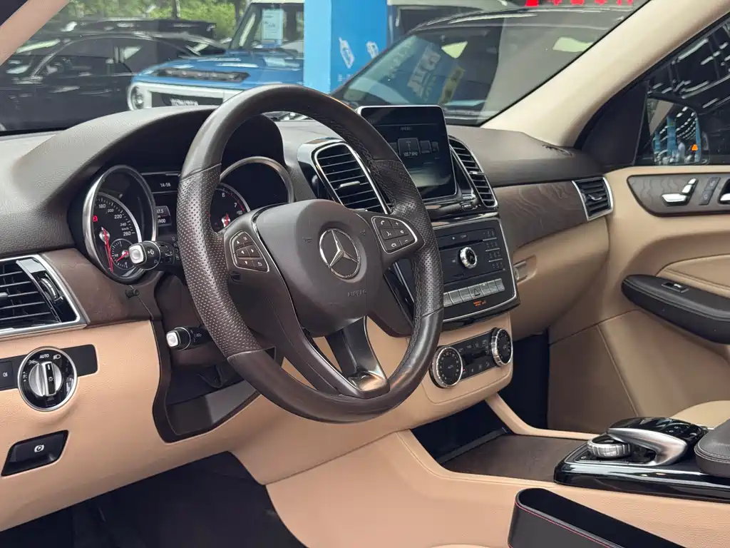 Mercedes-Benz GLE 2016 — фото 10