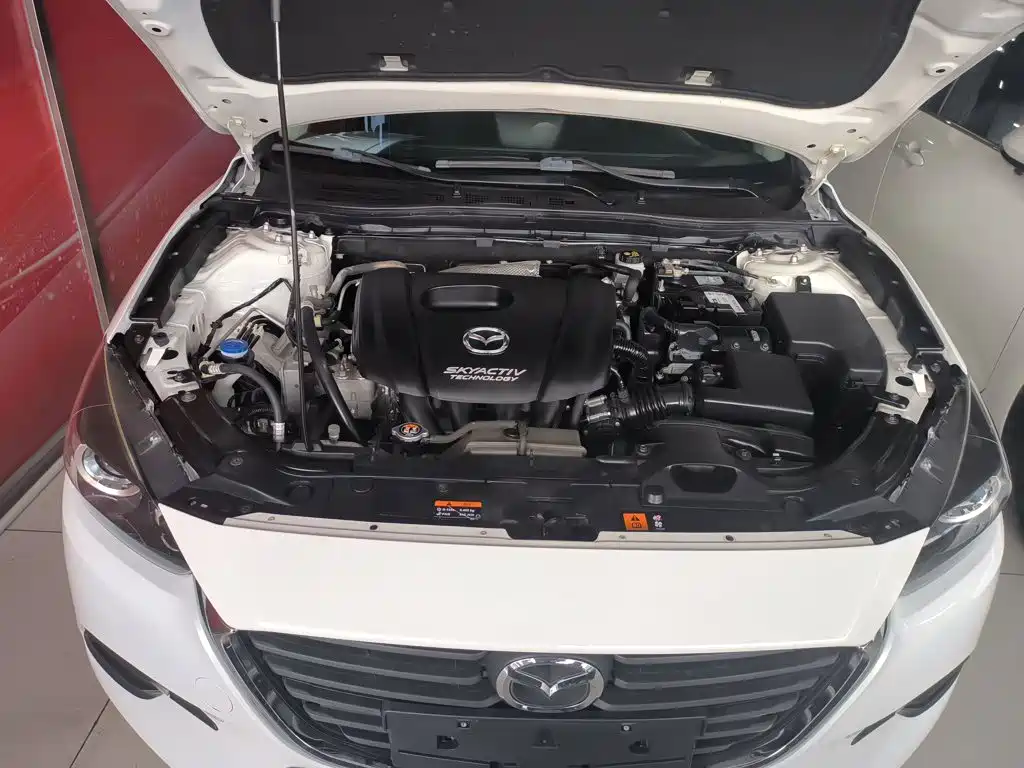 Mazda 3 Axela 2018 — фото 10