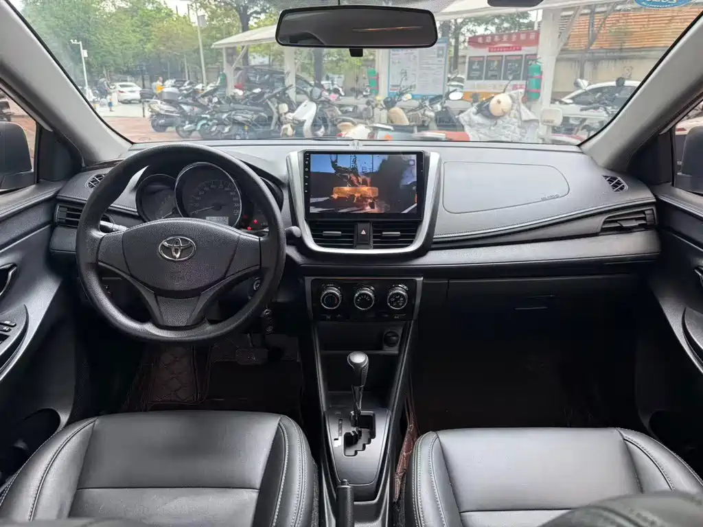 Toyota Yaris L 2019 — фото 5
