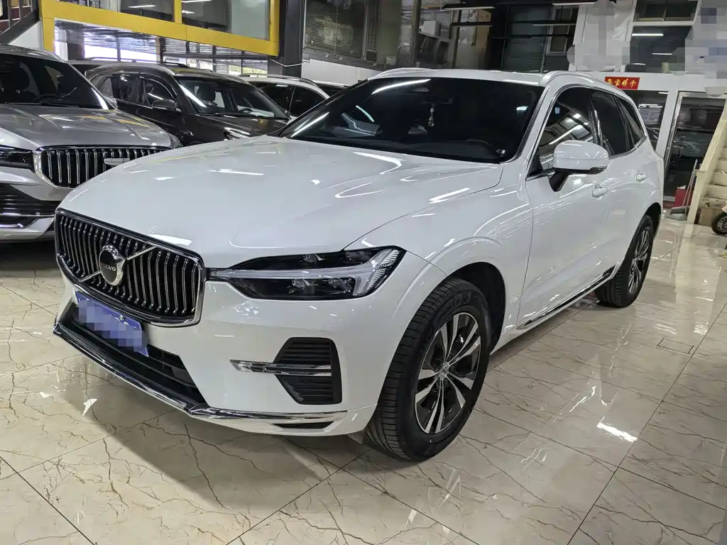 Volvo XC60 2023 — фото 1