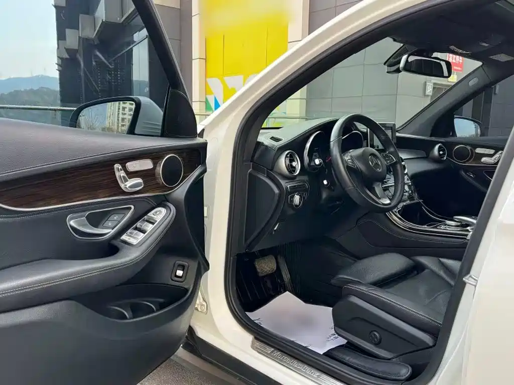 Mercedes-Benz GLC 2017 — фото 19
