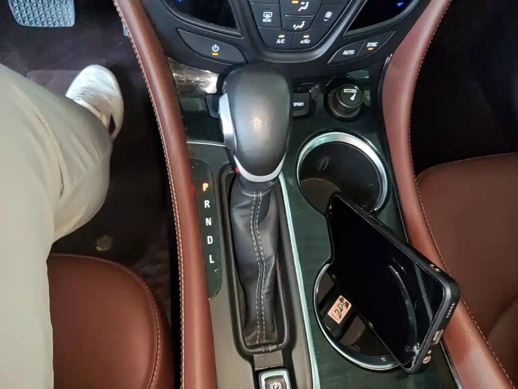 Buick Envision Plus 2020 — фото 14