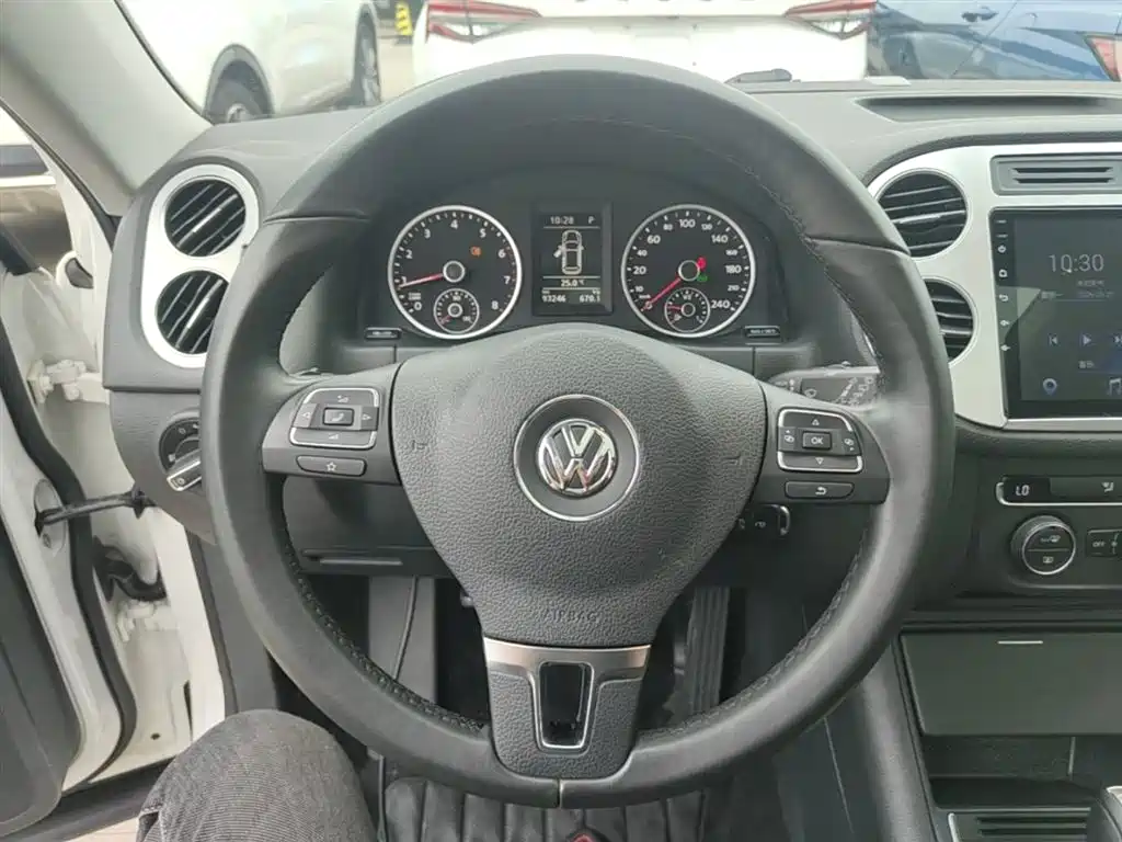 Volkswagen Tiguan 2018 — фото 11