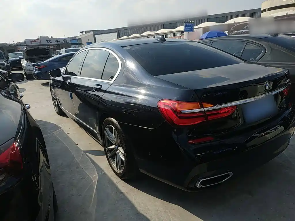 BMW 7 Series 2018 — фото 23