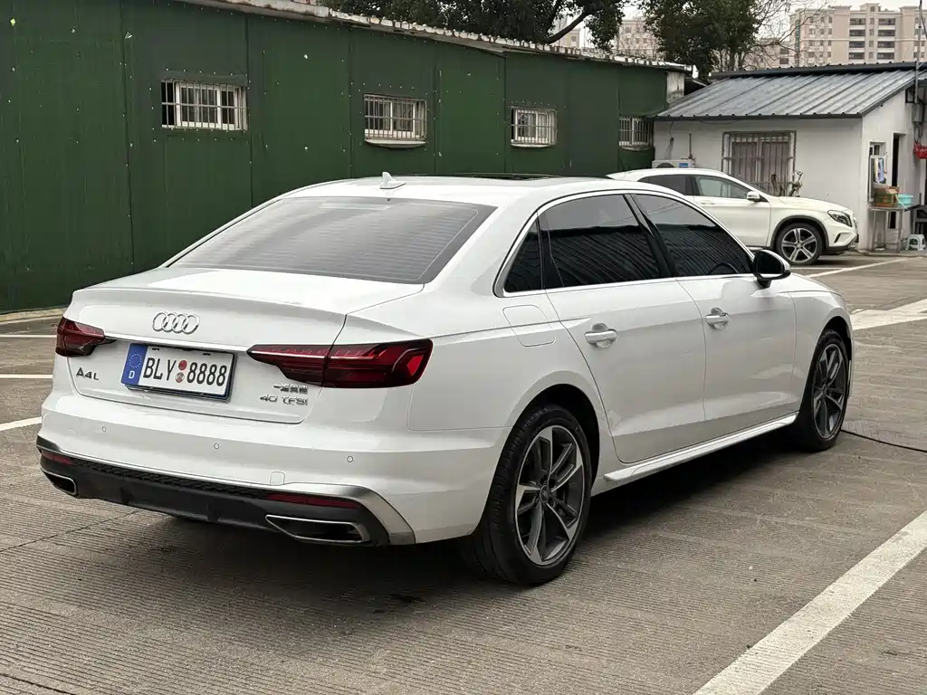 Audi A4L 2023 — фото 8