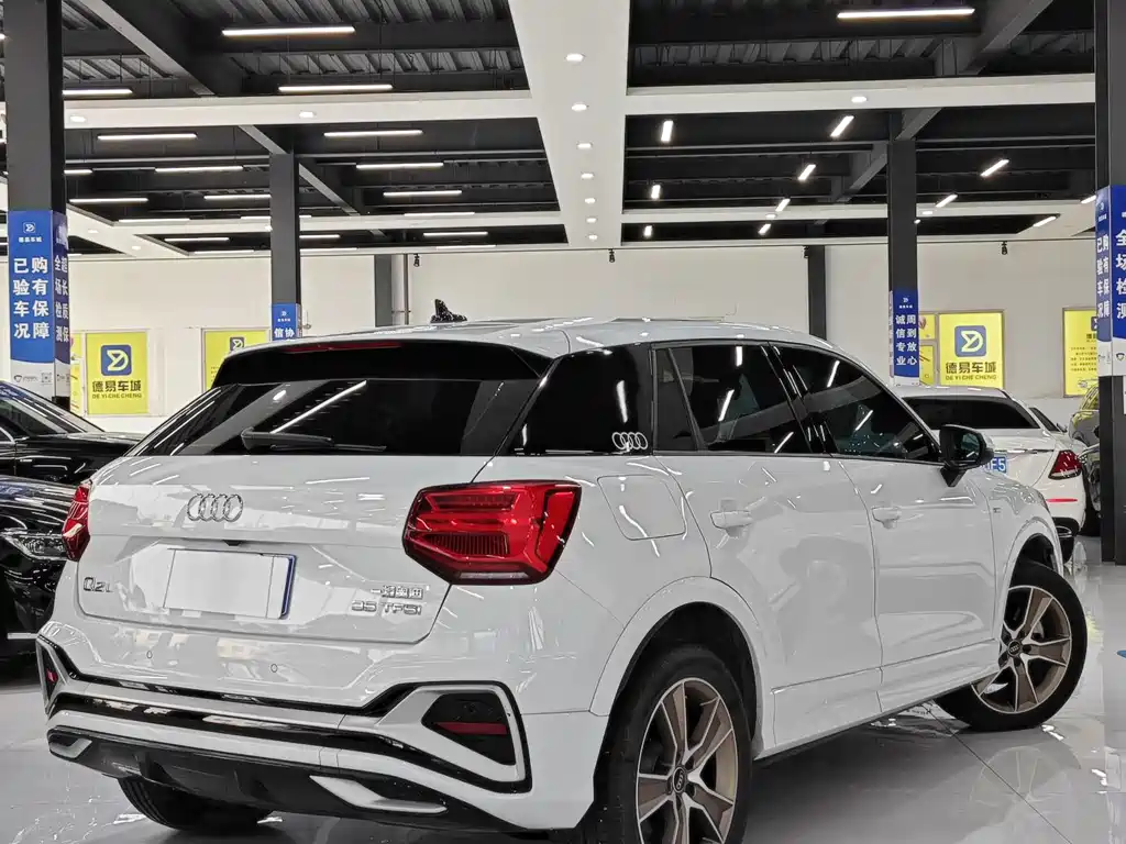 Audi Q2L 2024