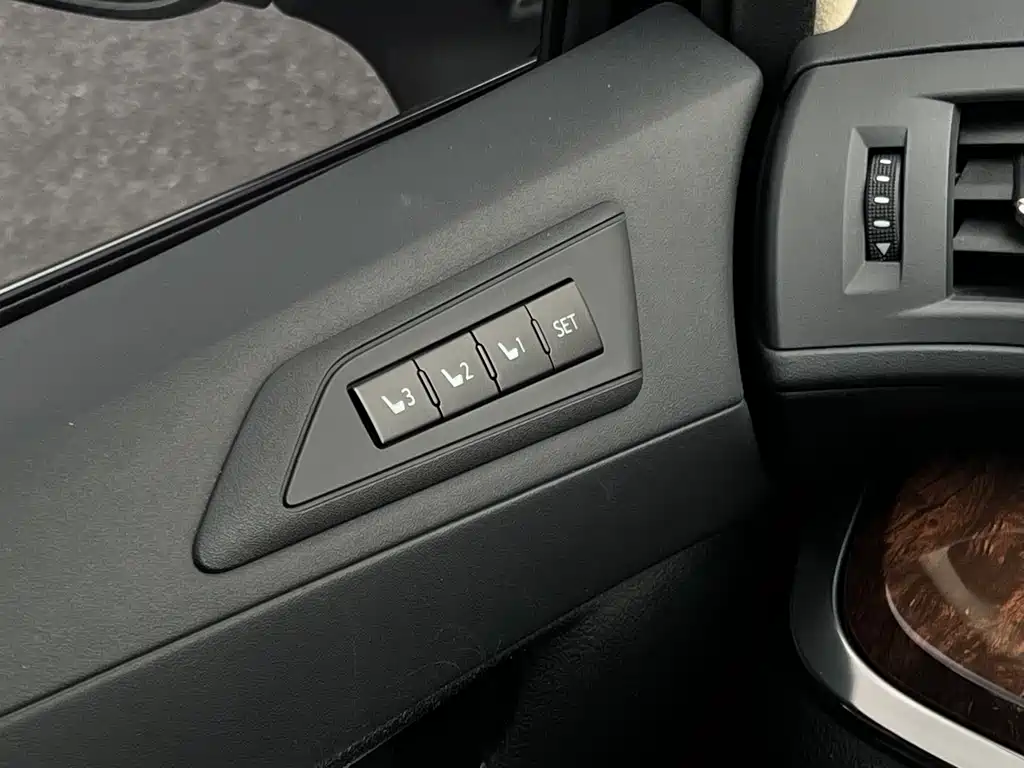 Toyota Alphard 2021 — фото 11