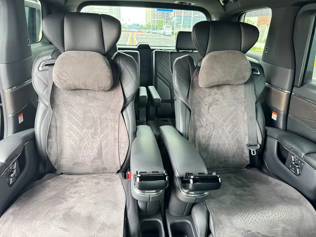 Toyota Alphard 2024 — фото 25