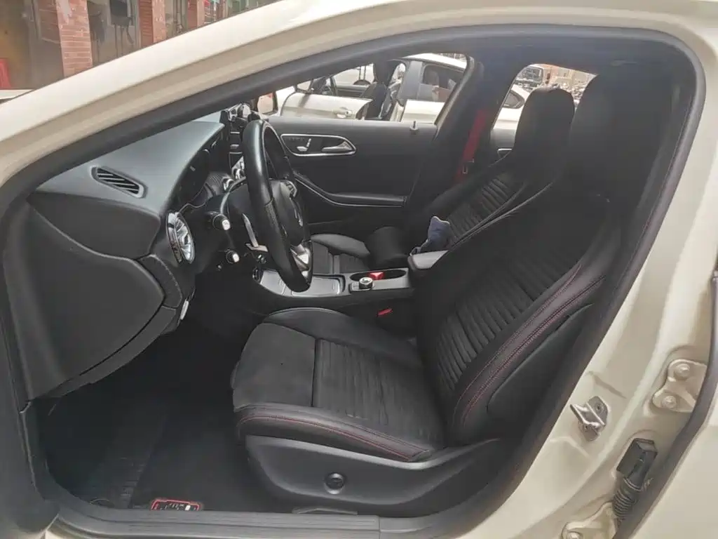 Mercedes-Benz A-Class 2017 — фото 15
