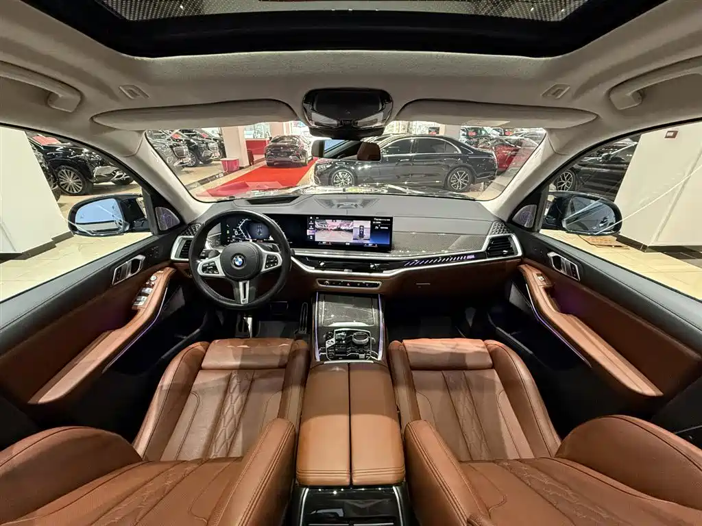 BMW X7 M60i 2023 — фото 18