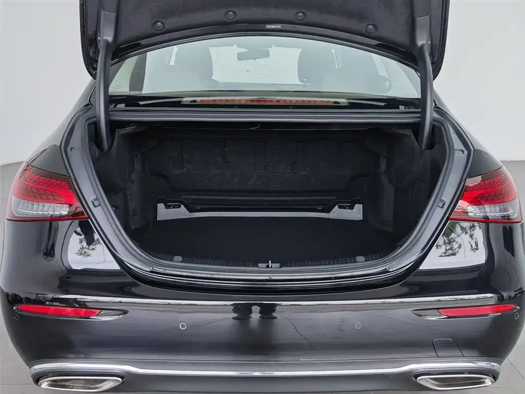 Mercedes-Benz E-Class 2021 — фото 16