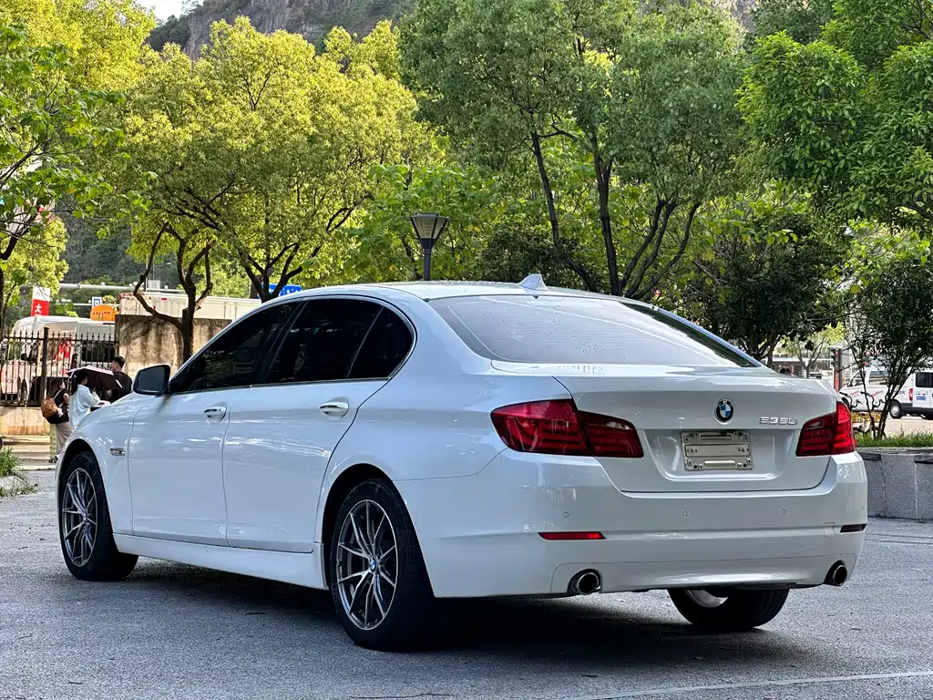 BMW 5 Series 2011 — фото 5