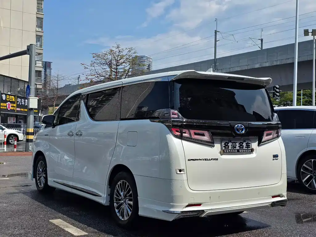 Toyota Vellfire 2022 — фото 3