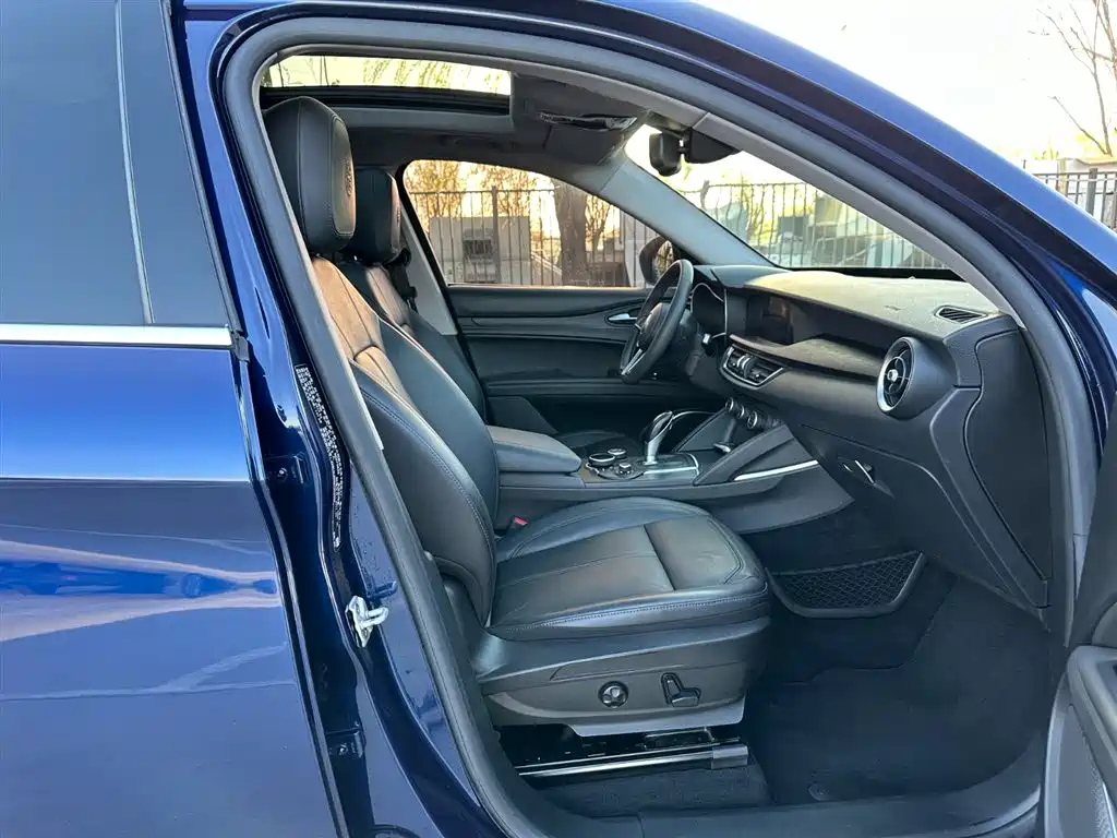 Alfa Romeo Stelvio 2018 — фото 17