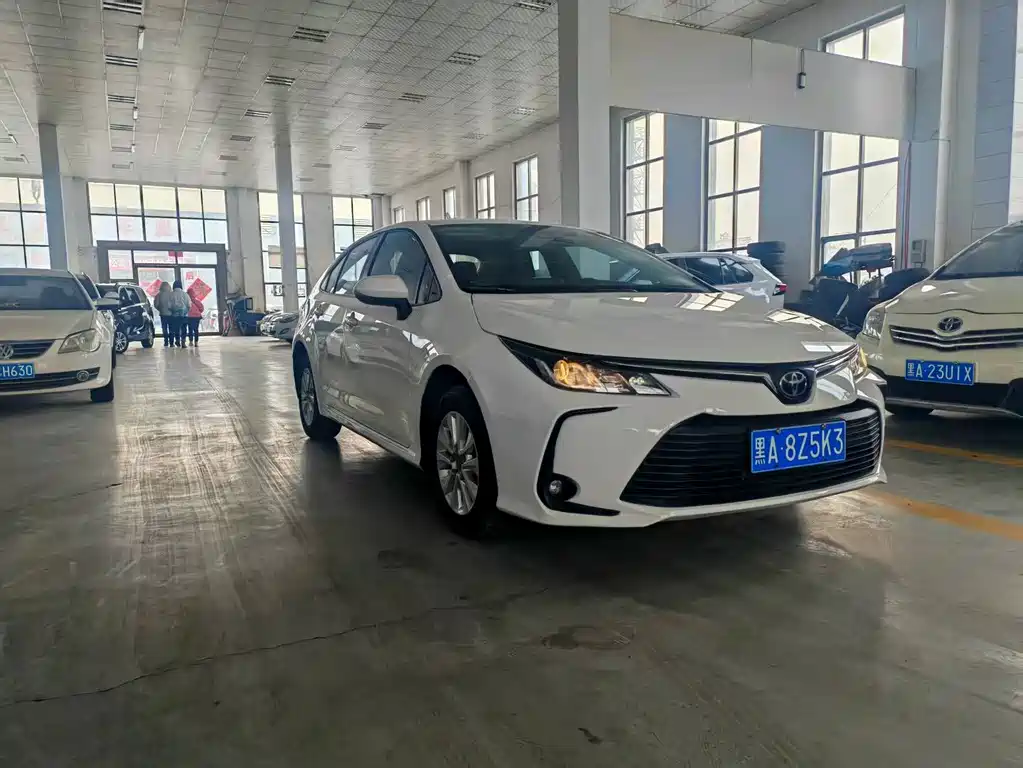 Toyota Corolla 2023 — фото 1