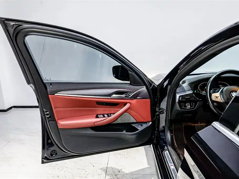 BMW 5 Series 2023 — фото 12