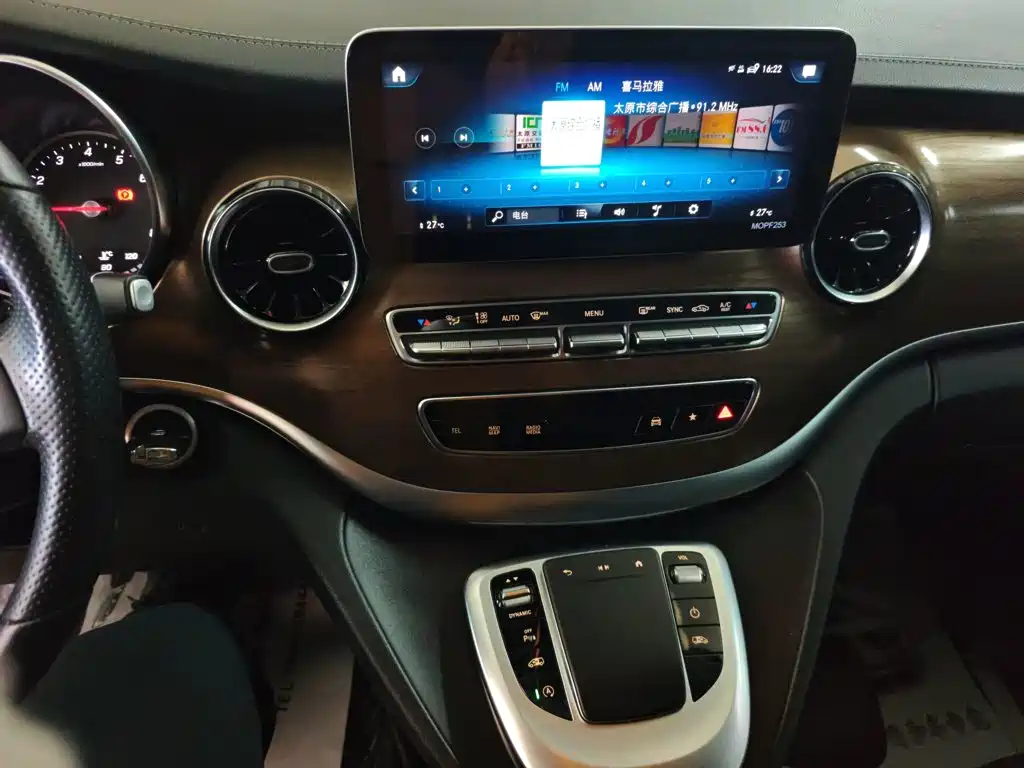 Mercedes-Benz V-Class 2022 — фото 13