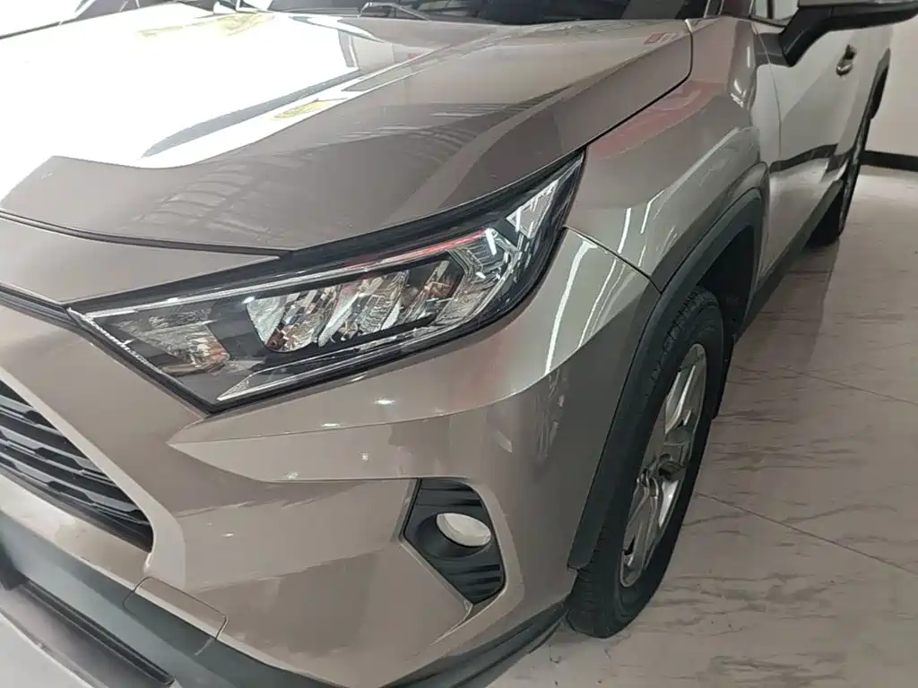 Toyota RAV4 2021 — фото 24