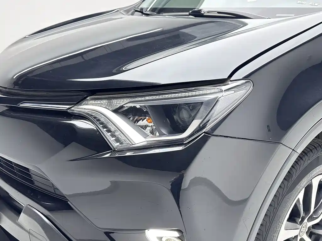 Toyota RAV4 2019 — фото 10