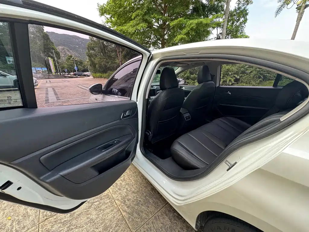 Peugeot 408 2016 — фото 11