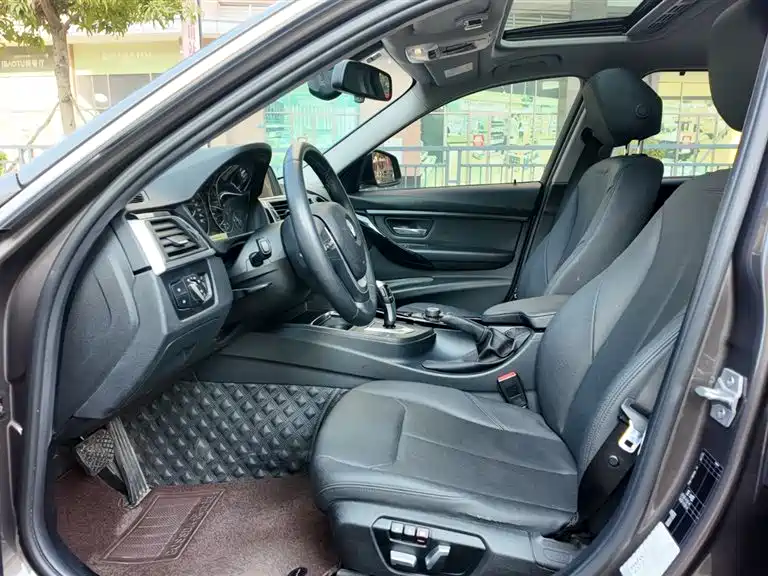 BMW 3 Series 2017 — фото 11