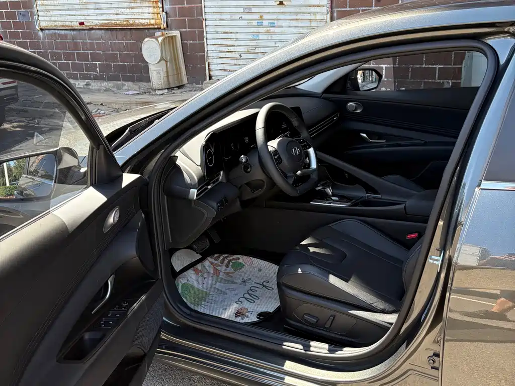 Hyundai Elantra 2023