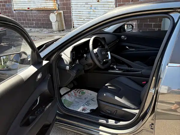 Hyundai Elantra 2023
