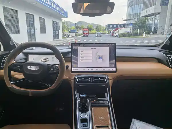 Geely Boyue L 2025