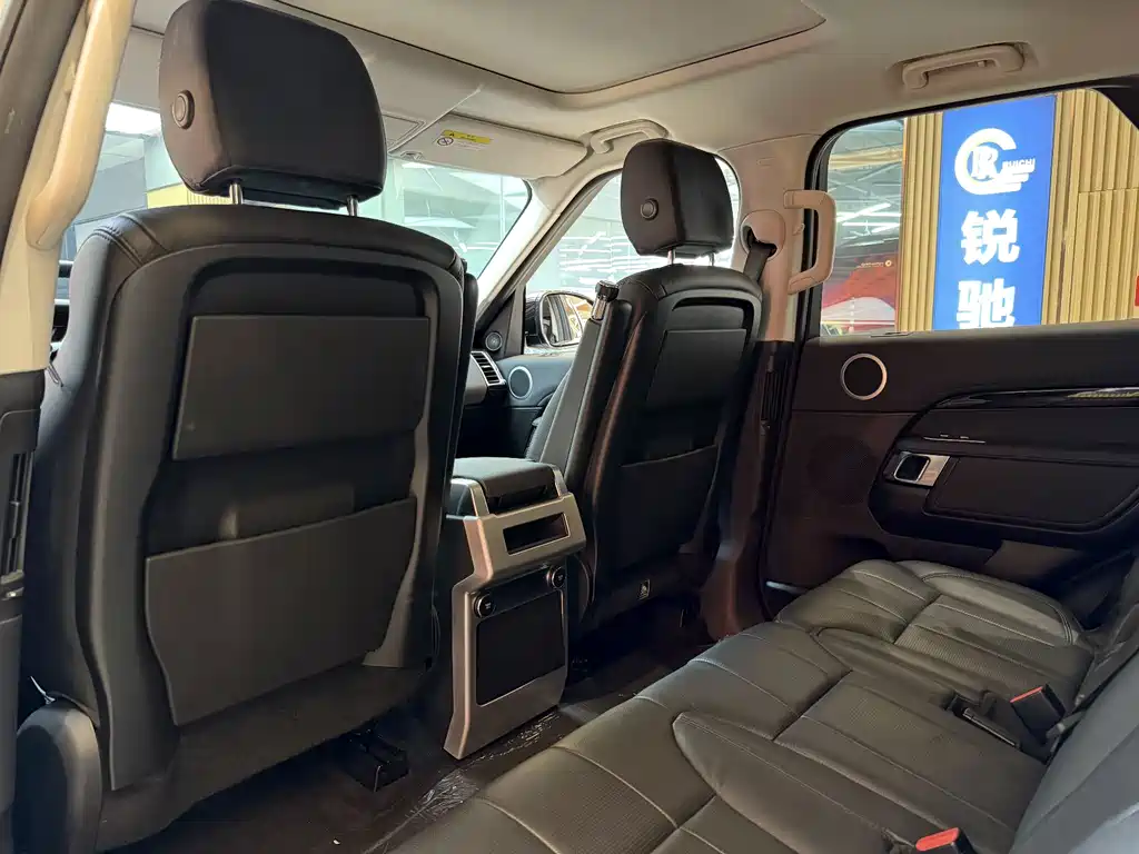 Land Rover Discovery 2019 — фото 10