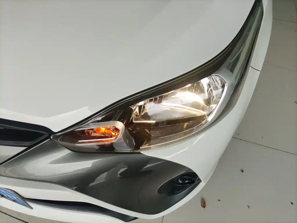 Toyota Yaris L 2019 — фото 18