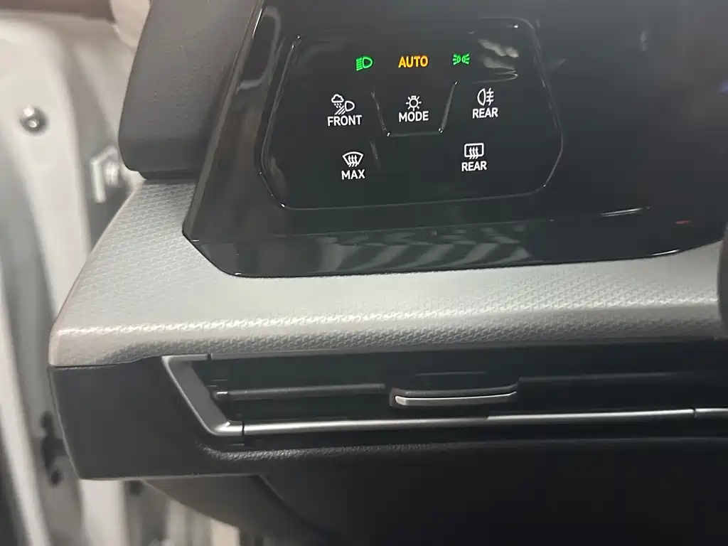 Volkswagen Golf 2025