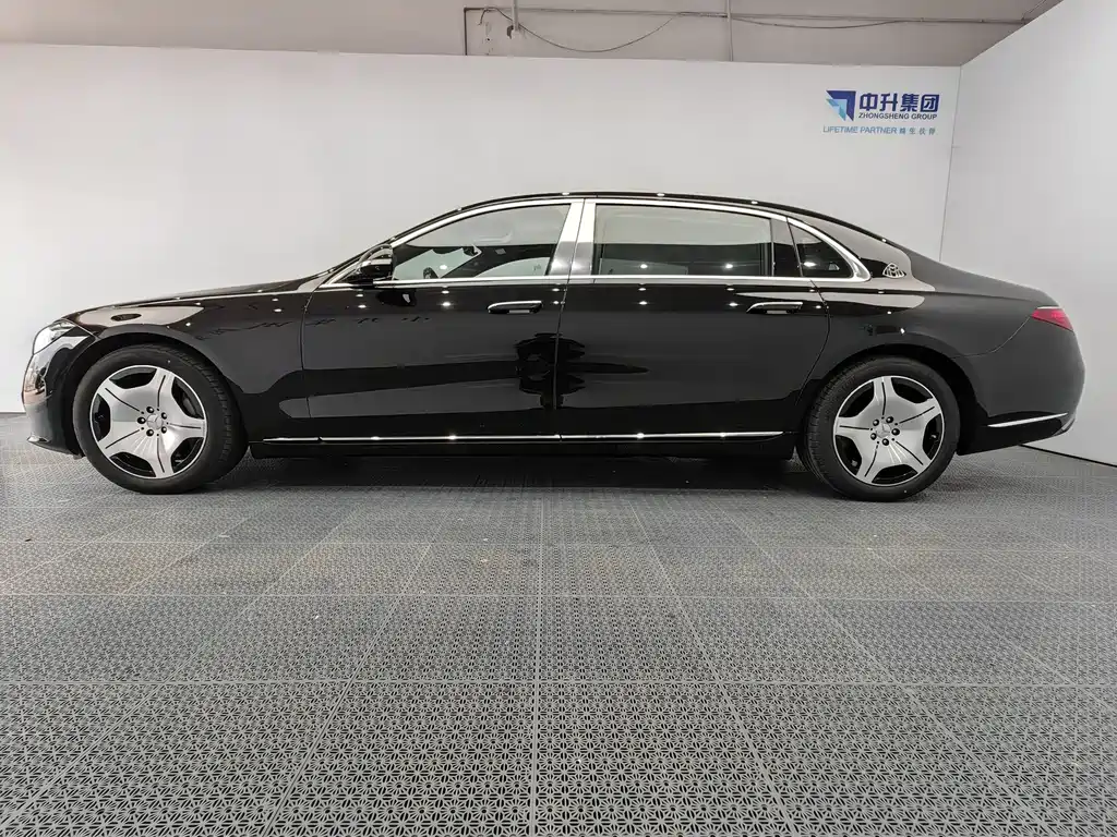 Mercedes-Benz Maybach S-Class 2025