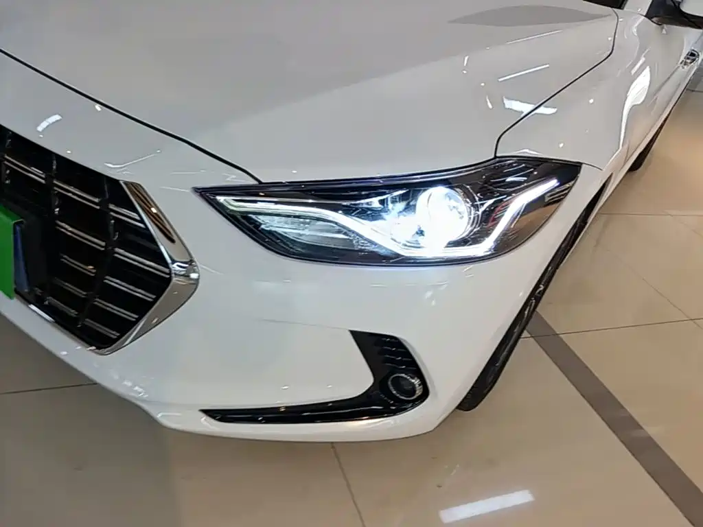 Hyundai Elantra 2019 — фото 24
