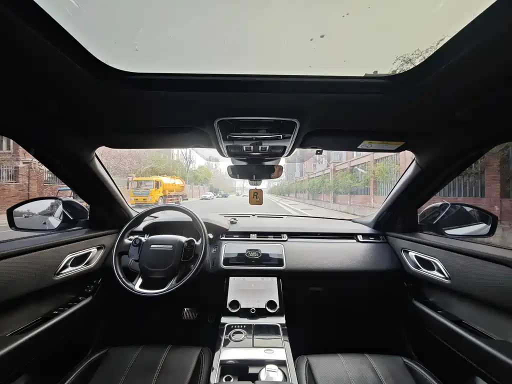 Land Rover Velar 2019 — фото 7
