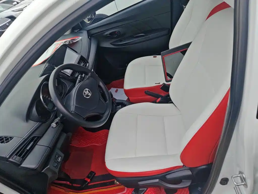 Toyota Yaris L 2020 — фото 11