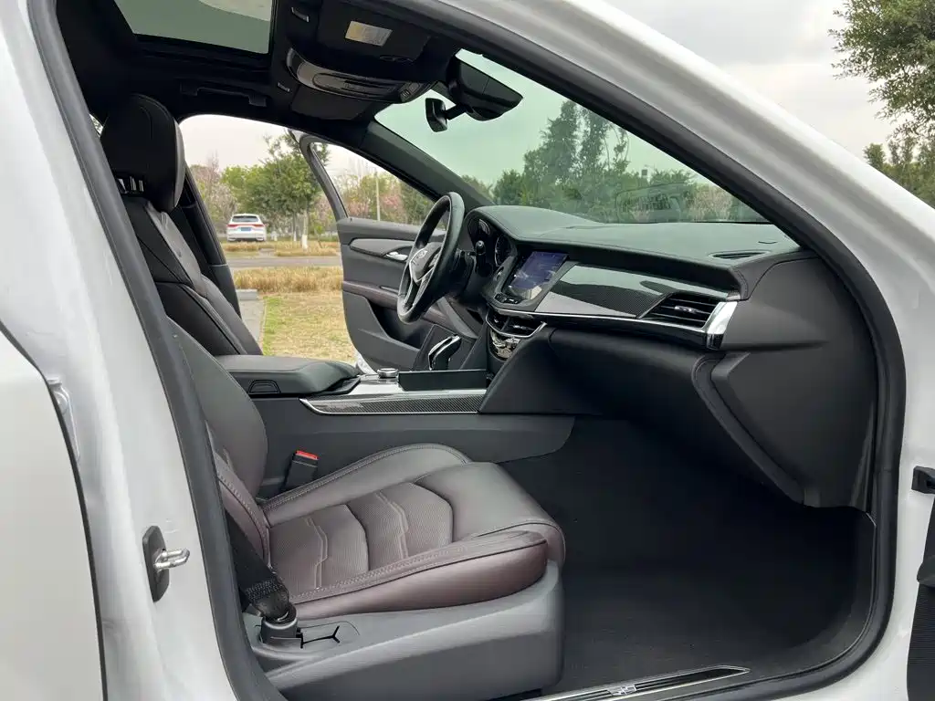 Cadillac CT6 2022 — фото 15