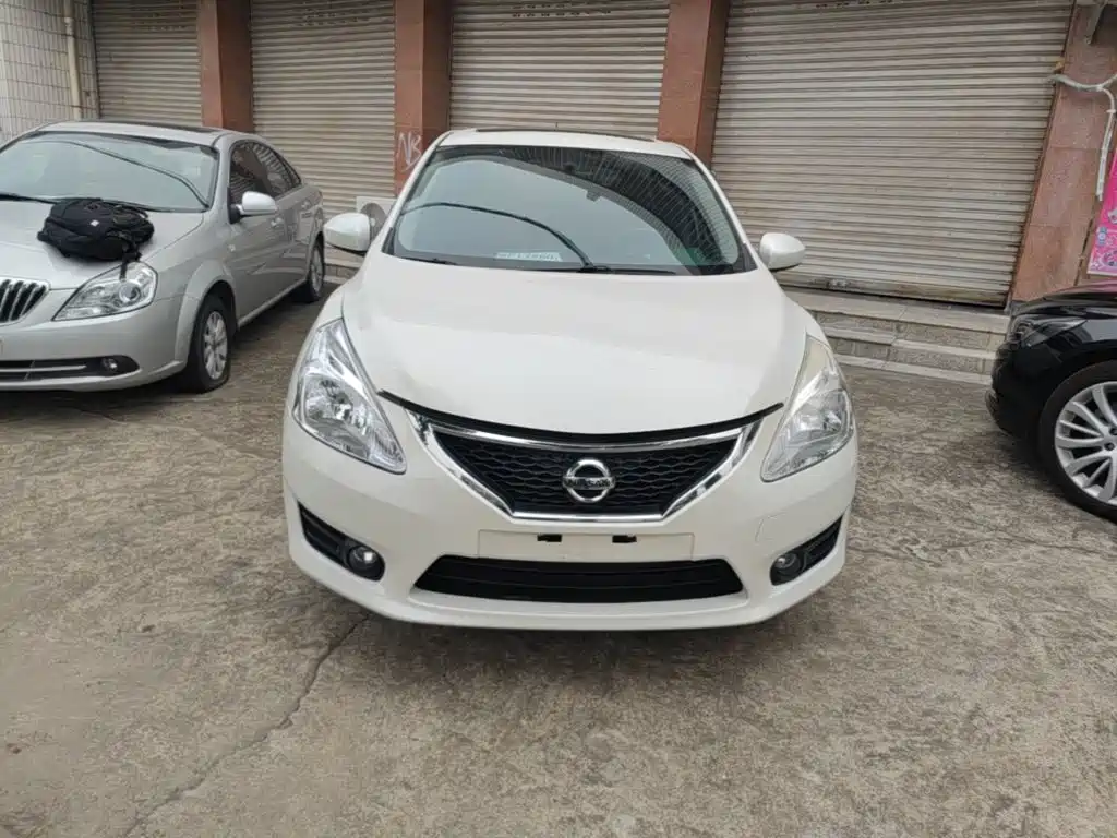 Nissan Tiida 2015
