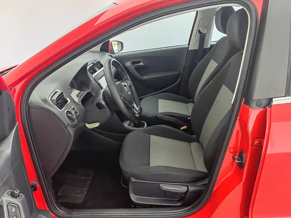 Volkswagen Polo 2015 — фото 10